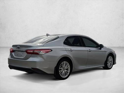 2020 Toyota Camry Hybrid XLE