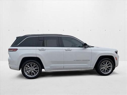 2022 Jeep Grand Cherokee Summit