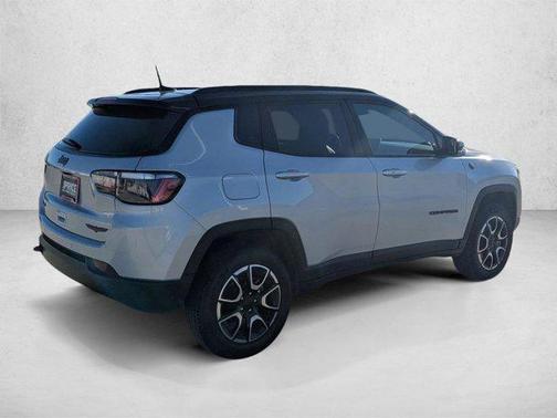 Silver Zynith Metallic Clearcoat 2024 Jeep Compass Trailhawk