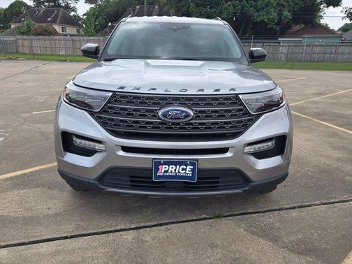 Iconic Silver Metallic 2023 Ford Explorer XLT