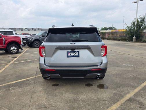 Iconic Silver Metallic 2023 Ford Explorer XLT