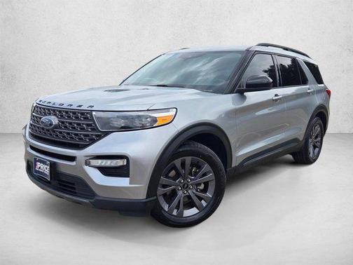 Iconic Silver Metallic 2023 Ford Explorer XLT