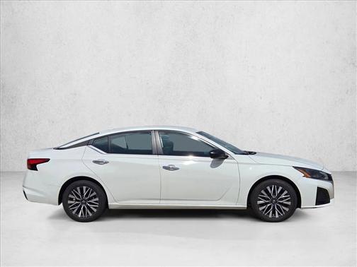 Glacier White 2025 Nissan Altima SV FWD
