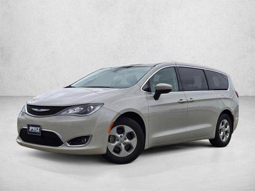 Tusk White 2017 Chrysler Pacifica Touring