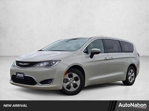 Tusk White 2017 Chrysler Pacifica Touring