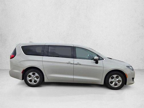 Tusk White 2017 Chrysler Pacifica Touring