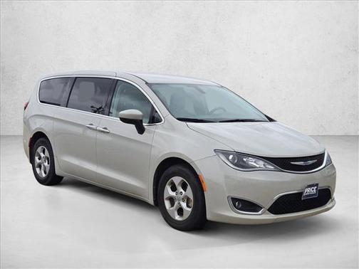 Tusk White 2017 Chrysler Pacifica Touring