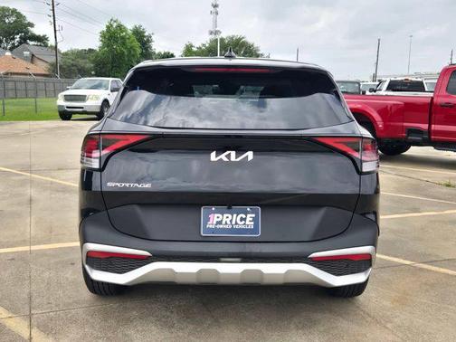 Ebony Black 2025 Kia Sportage LX