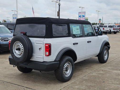 2025 Ford Bronco Base 4 Door 4x4