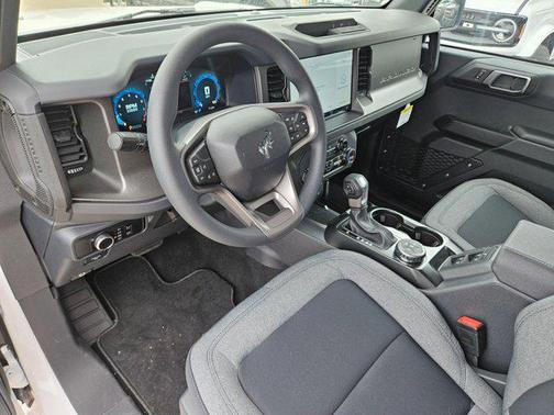 2025 Ford Bronco Base 4 Door 4x4