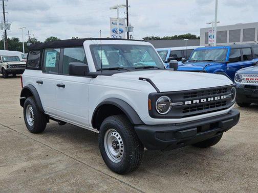 2025 Ford Bronco Base 4 Door 4x4