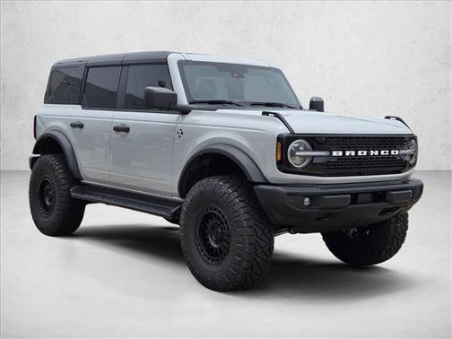 Avalanche Gray 2026 Ford Bronco Outer Banks