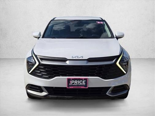 Glacial White Pearl 2025 Kia Sportage LX
