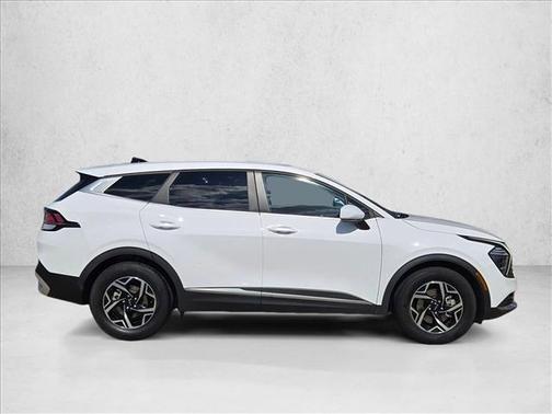 Glacial White Pearl 2025 Kia Sportage LX