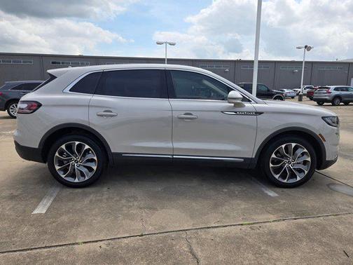 White 2023 Lincoln Nautilus Reserve