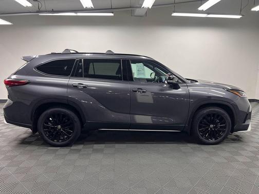Magnetic Gray Metallic 2023 Toyota Highlander XSE