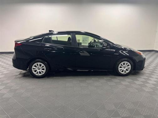 2022 Toyota Prius LE