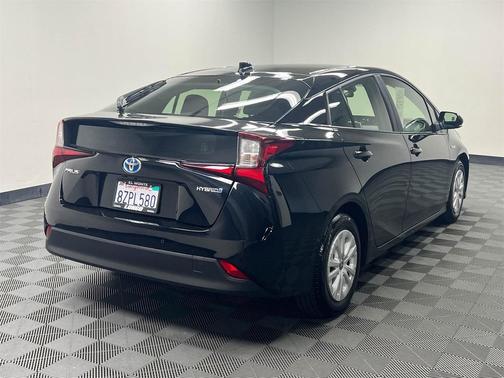 2022 Toyota Prius LE