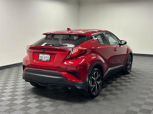 2022 Toyota C-HR XLE