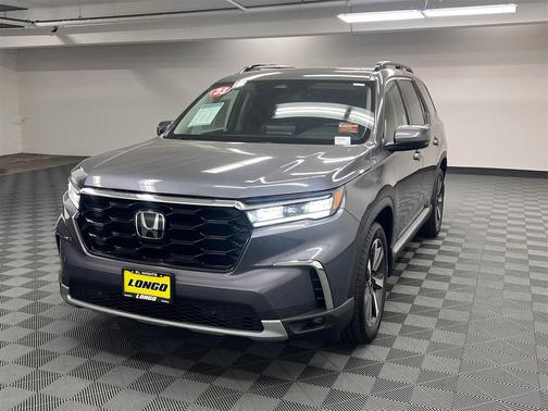 Gray Pearl 2023 Honda Pilot Touring 8-Passenger