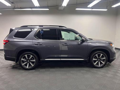 Gray Pearl 2023 Honda Pilot Touring 8-Passenger