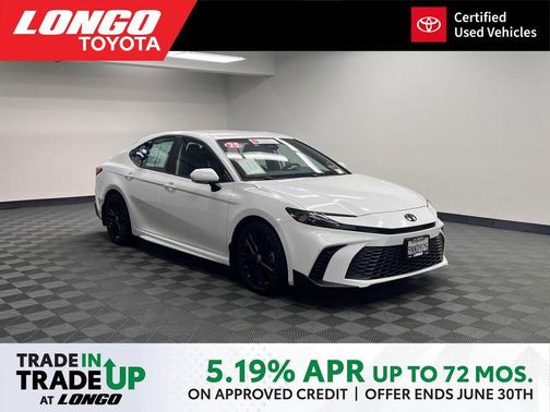 Ice Cap 2025 Toyota Camry SE