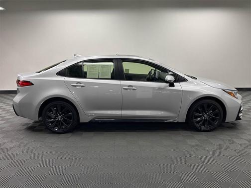 2025 Toyota Corolla Hybrid SE