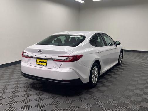 Ice Cap 2025 Toyota Camry LE