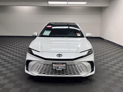 Wind Chill Pearl 2025 Toyota Camry XSE