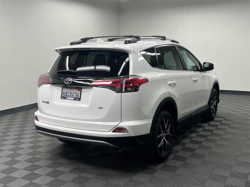 2017 Toyota RAV4 SE