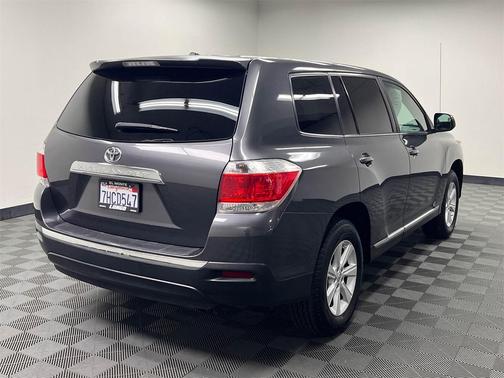 Magnetic Gray Metallic 2012 Toyota Highlander SE