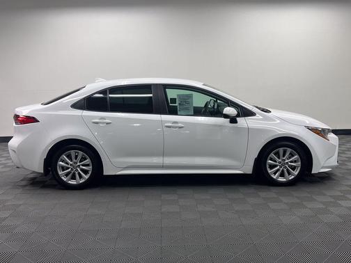 Ice Cap 2025 Toyota Corolla LE