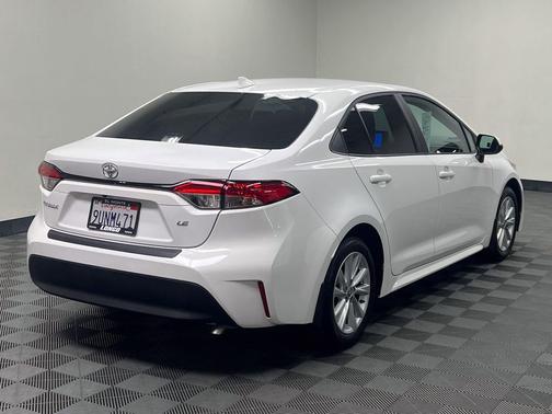 Ice Cap 2025 Toyota Corolla LE
