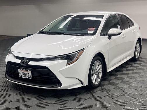 Ice Cap 2025 Toyota Corolla LE