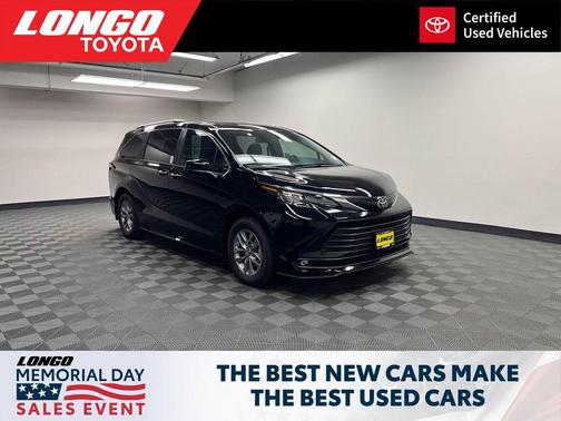 Midnight Black Metallic 2026 Toyota Sienna XLE