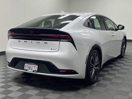 2025 Toyota Prius XLE