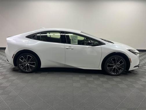 2025 Toyota Prius XLE