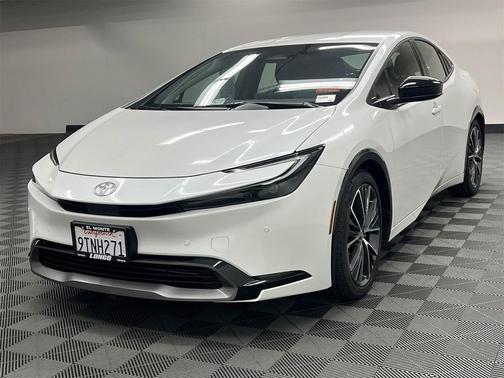 2025 Toyota Prius XLE