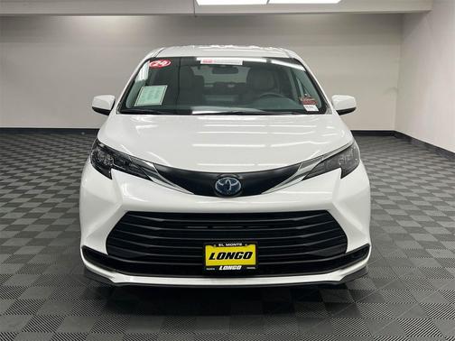 2024 Toyota Sienna LE