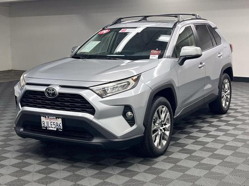 Silver Sky Metallic 2019 Toyota RAV4 XLE Premium