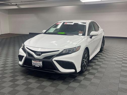 Ice Cap 2024 Toyota Camry SE