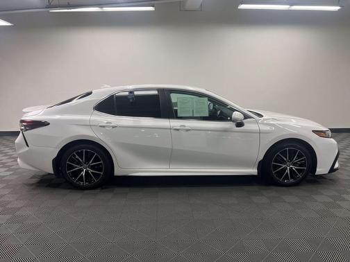 Ice Cap 2024 Toyota Camry SE