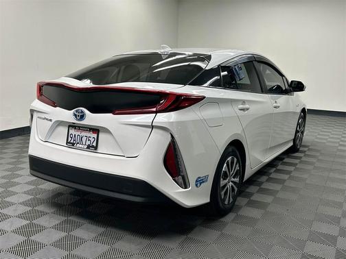 2021 Toyota Prius Prime LE