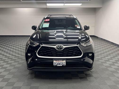 Midnight Black Metallic 2023 Toyota Highlander XLE