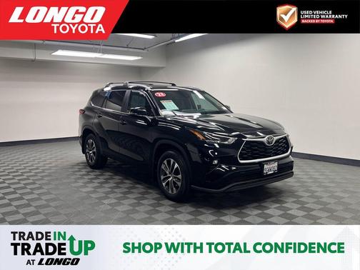 Midnight Black Metallic 2023 Toyota Highlander XLE