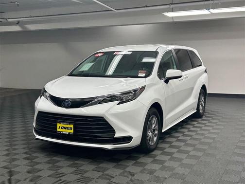 2024 Toyota Sienna LE