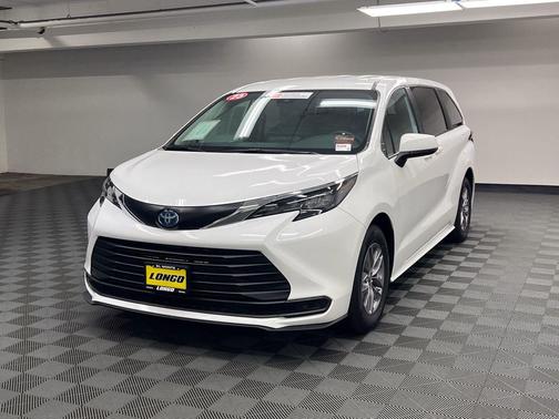 Ice Cap 2025 Toyota Sienna LE