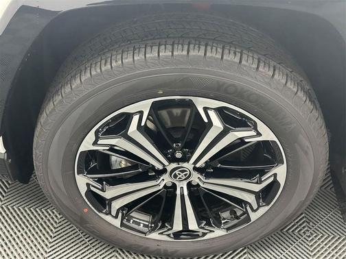 2025 Toyota RAV4 Hybrid SE