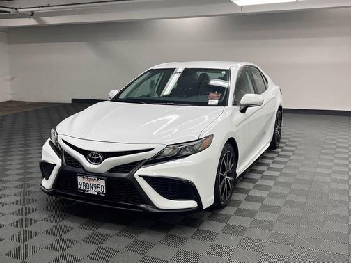White 2022 Toyota Camry SE