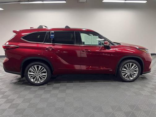 2023 Toyota Highlander Hybrid Platinum